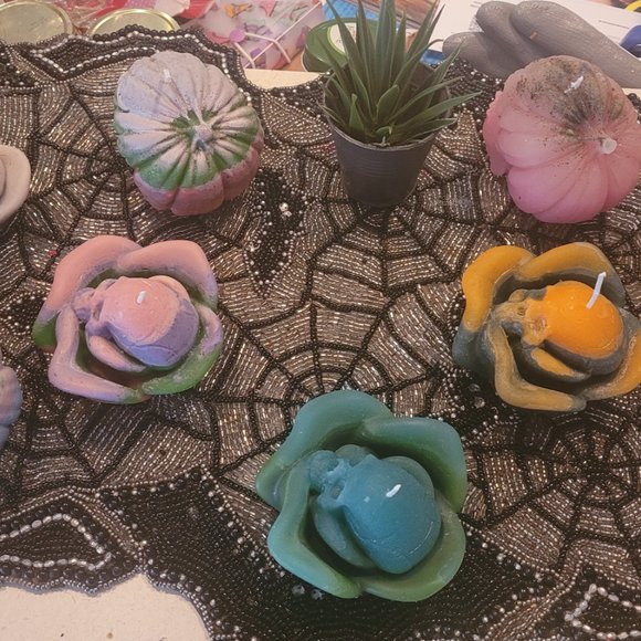 Skull candles - Picture 3 of 3